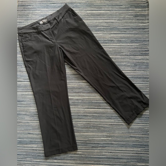 Nike Golf Dri-Fit Women’s Size 10 Black Golf Cropped Pants - Picture 3 of 5